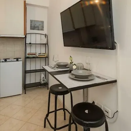Appartement Studio! Fiber Wifi, Ac, Private, Self Check-in! *